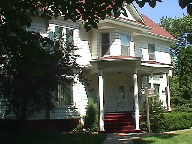 medicalcenter1.JPG (70812 bytes)